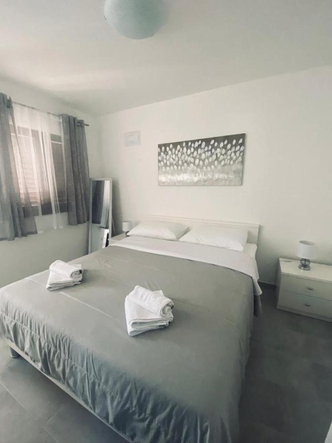 Apartmani Mila Starigrad Paklenica Exterior foto