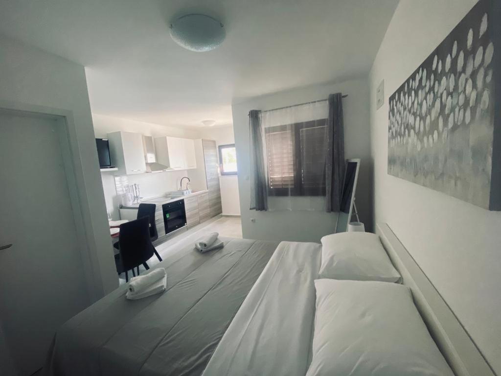 Apartmani Mila Starigrad Paklenica Exterior foto