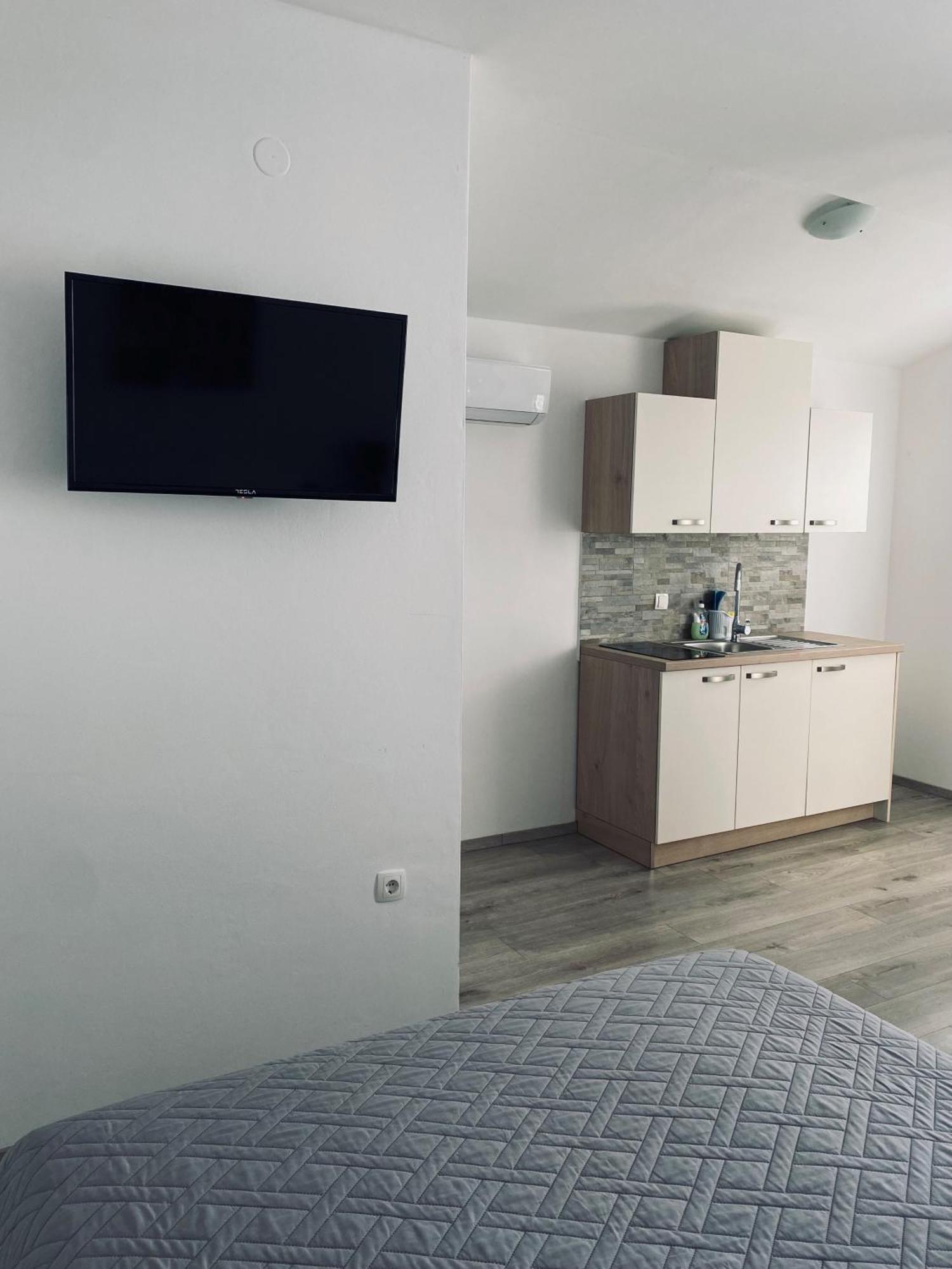 Apartmani Mila Starigrad Paklenica Exterior foto