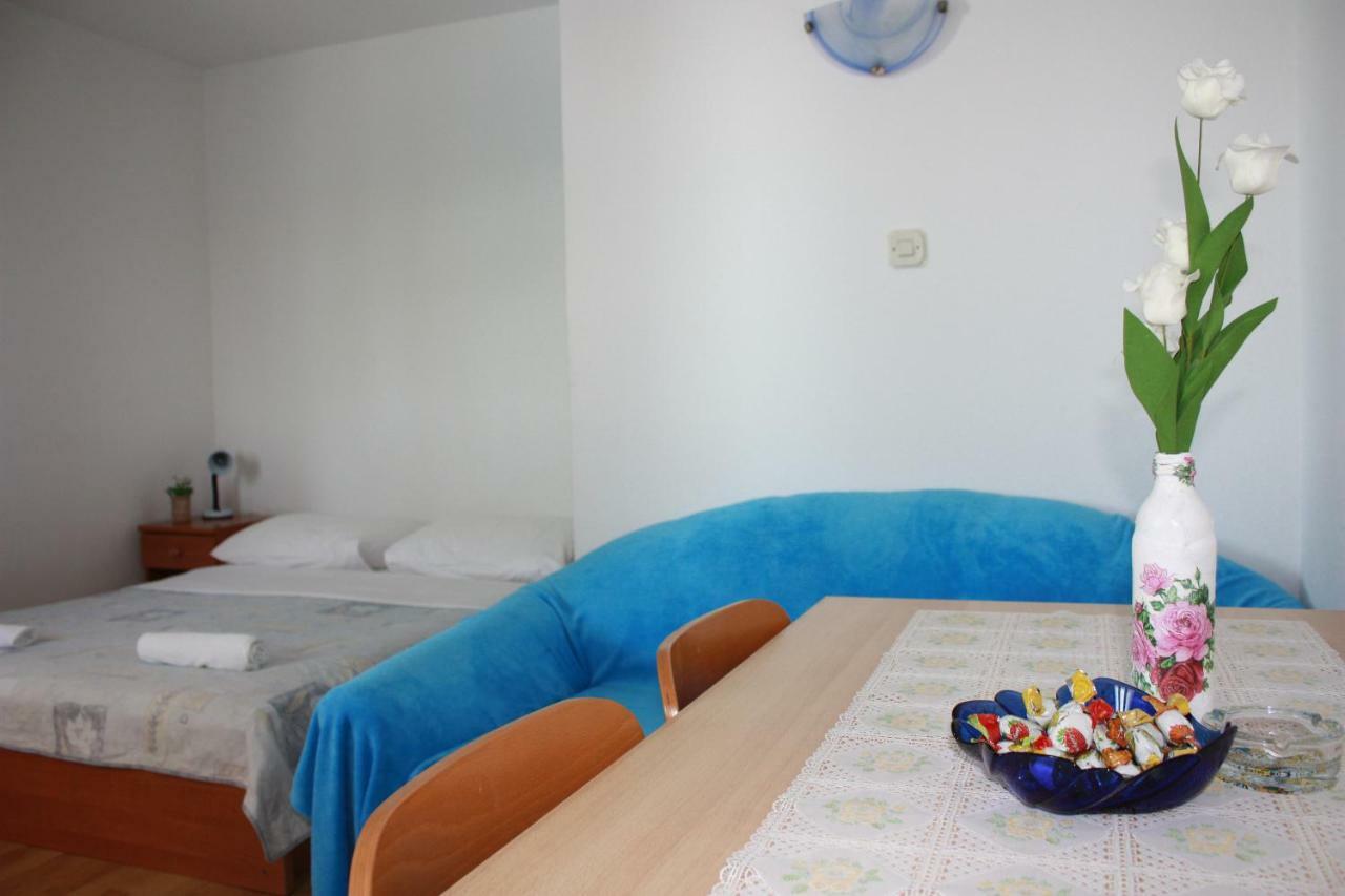 Apartmani Mila Starigrad Paklenica Exterior foto