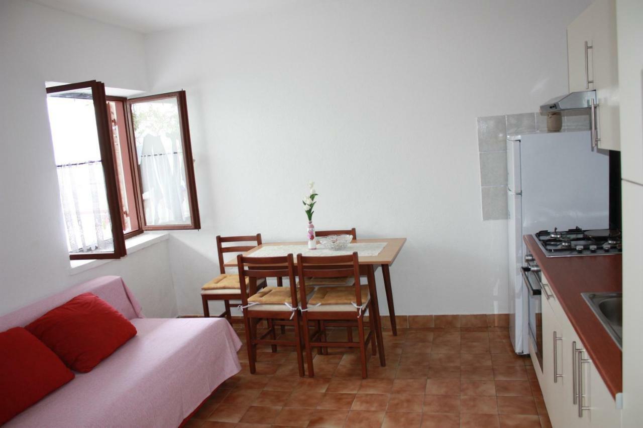 Apartmani Mila Starigrad Paklenica Exterior foto