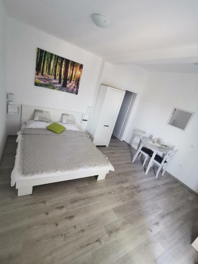 Apartmani Mila Starigrad Paklenica Exterior foto