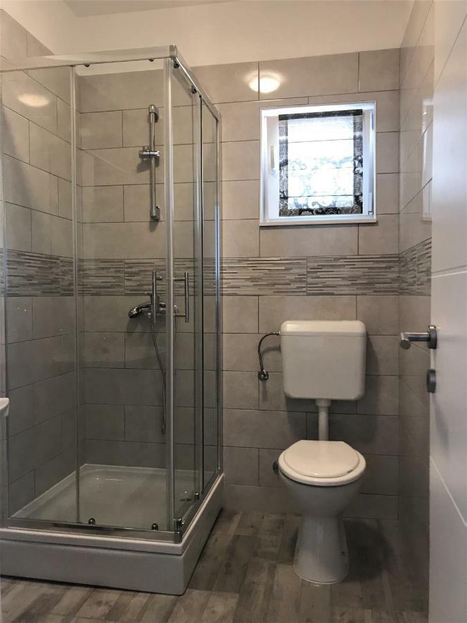 Apartmani Mila Starigrad Paklenica Exterior foto