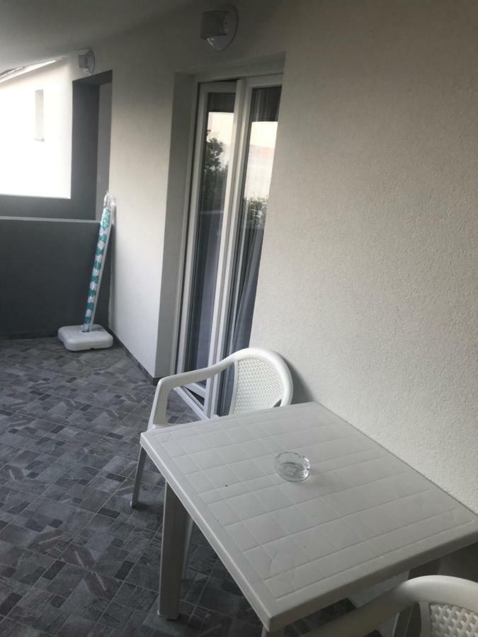 Apartmani Mila Starigrad Paklenica Exterior foto