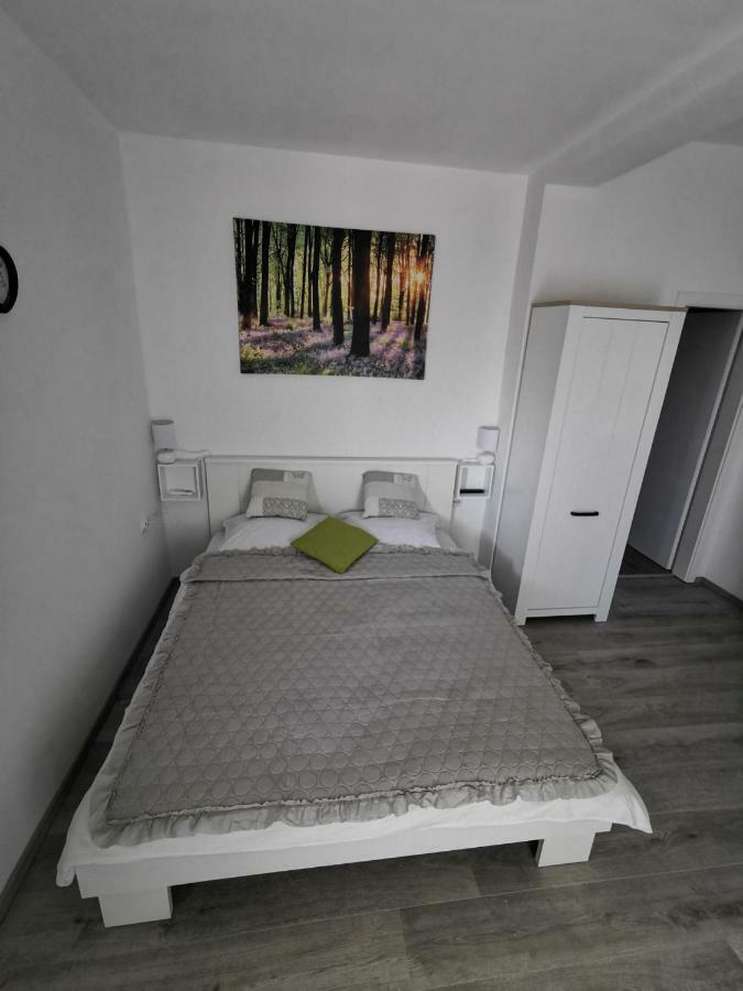Apartmani Mila Starigrad Paklenica Exterior foto